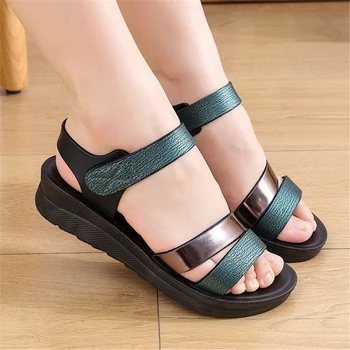 Модные летние сандалии, женские дышащие тапочки с открытым носком, женская противоскользящая обувь для матери, брендовые уличные сандалии на ремешках для работы
